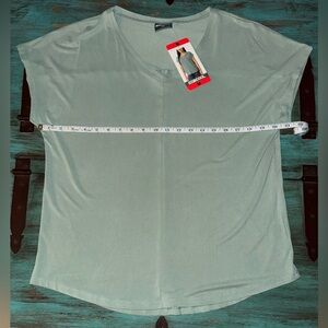 32 Degrees Cool NWT Women's V-Neck Short Sleeve Top - Medium